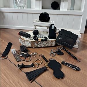 Black Keychain Accessory Set 20 pieces.